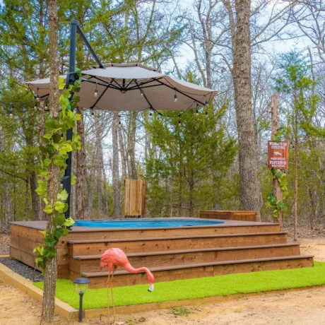 A luxurious hot tub surrounded by lush landscaping, perfect for relaxing after a day of resort activities at Oak Meadow Ranh RV in Valley View, TX.