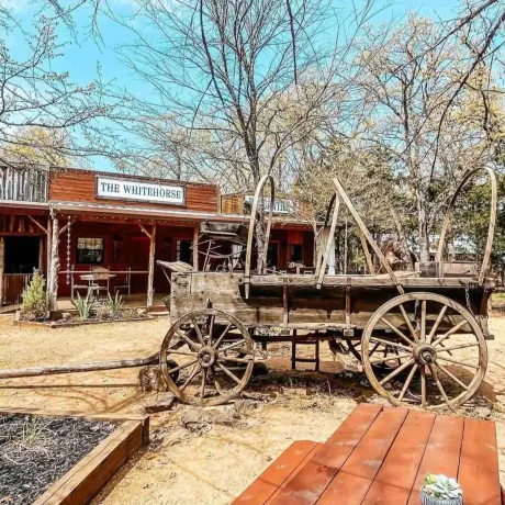 A peaceful atmosphere at Oak Meadow Ranch RV in Valley View, TX.